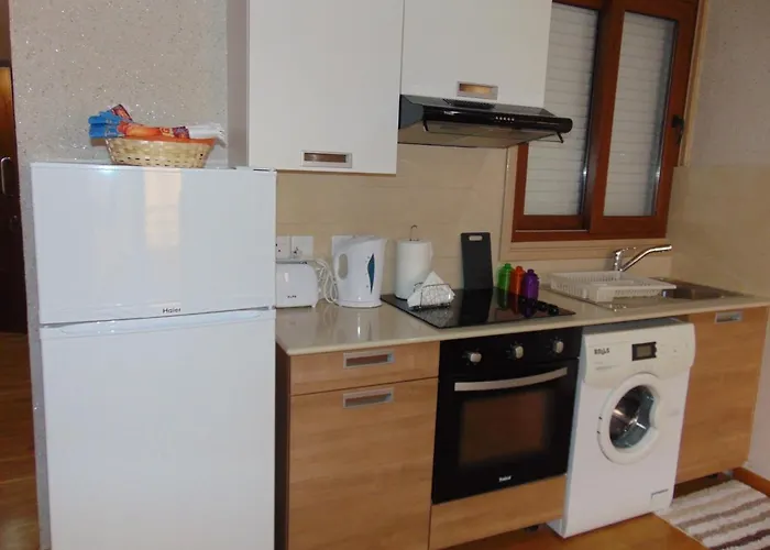 Ithaki Phinikoudes No. 207 *