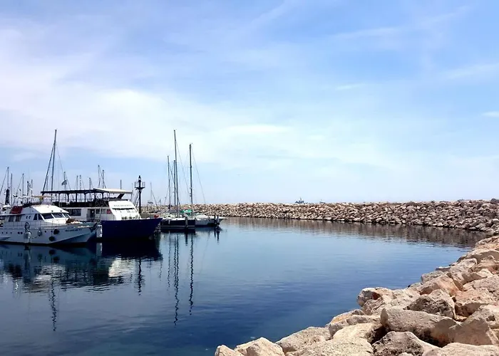 Ithaki Phinikoudes No. 207 *